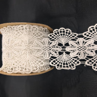 Scalloped Daisy Embroidered Flower Lace Trim